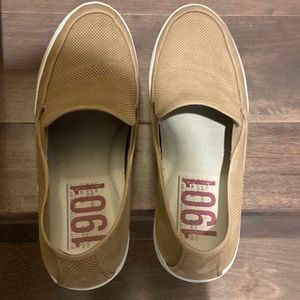 Gently used 1901 leather loafers Mens. Size EU 43 (US size 10).